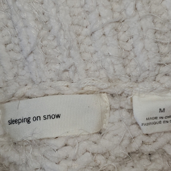 Beautiful, cream & bulky cowl Sweater - Picture 6 of 7